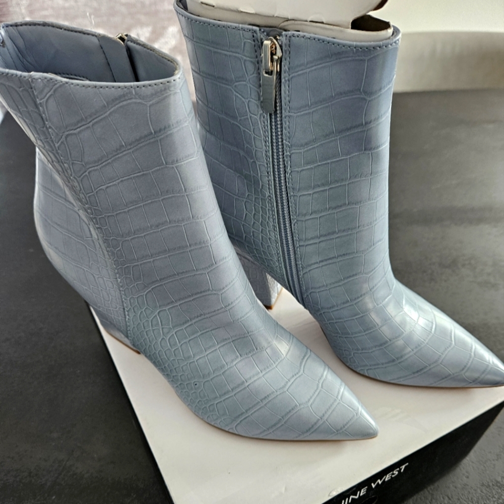 Nine West NIB Booties Size 7